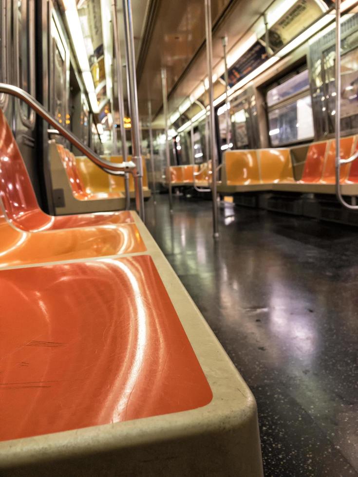 Intérieur de voiture de métro de la ville de New York photo