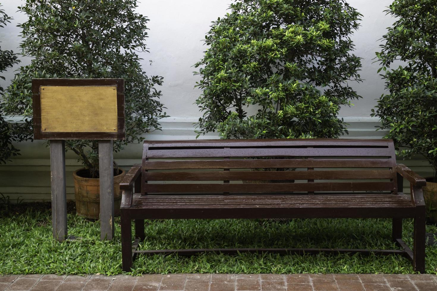 banc de parc à l'extérieur photo