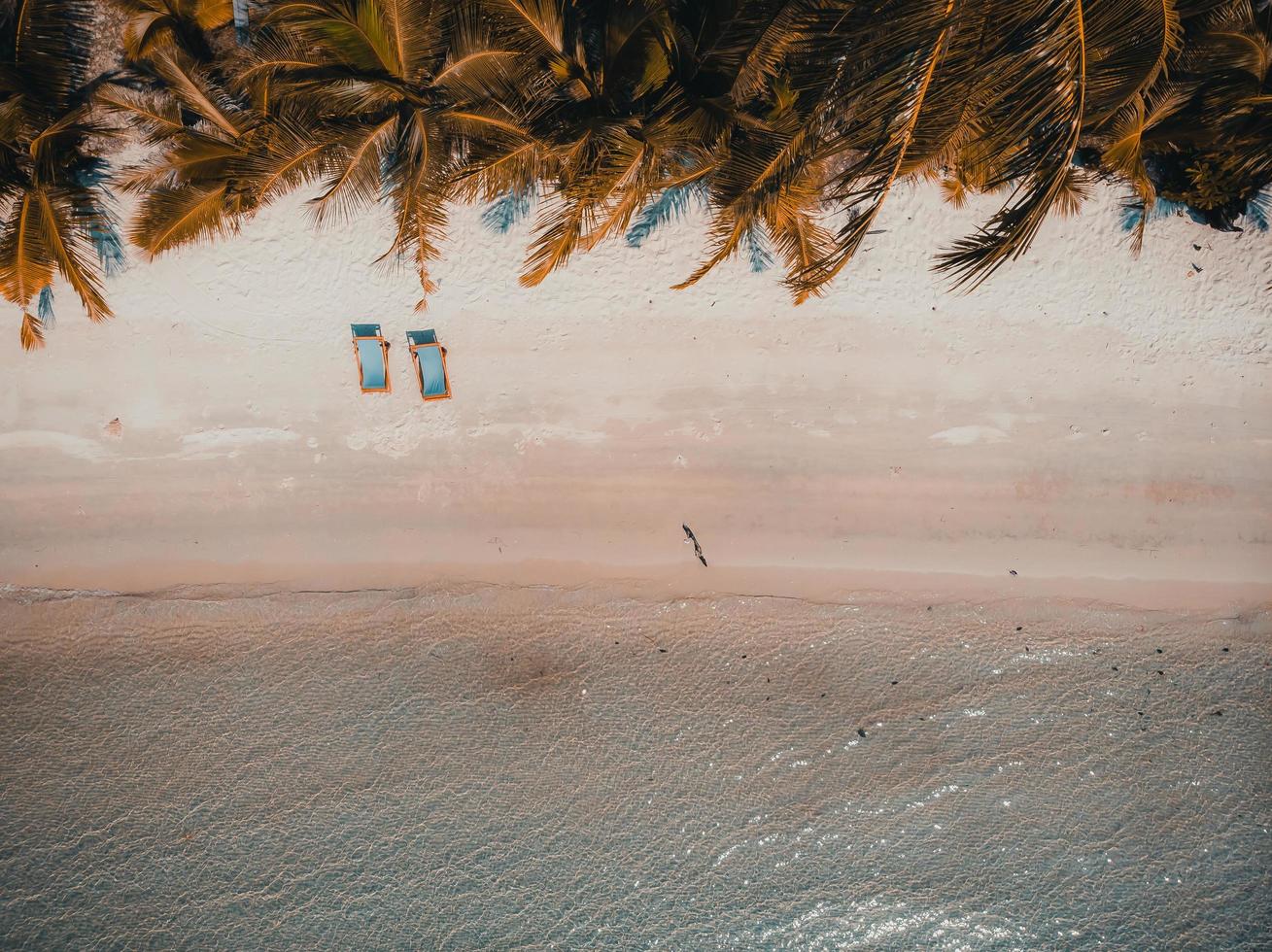 plage tropicale sur une île paradisiaque photo