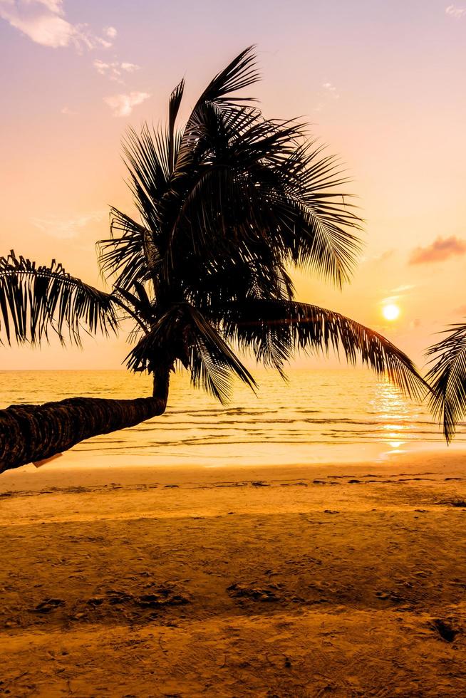 belle plage tropicale en thaïlande photo