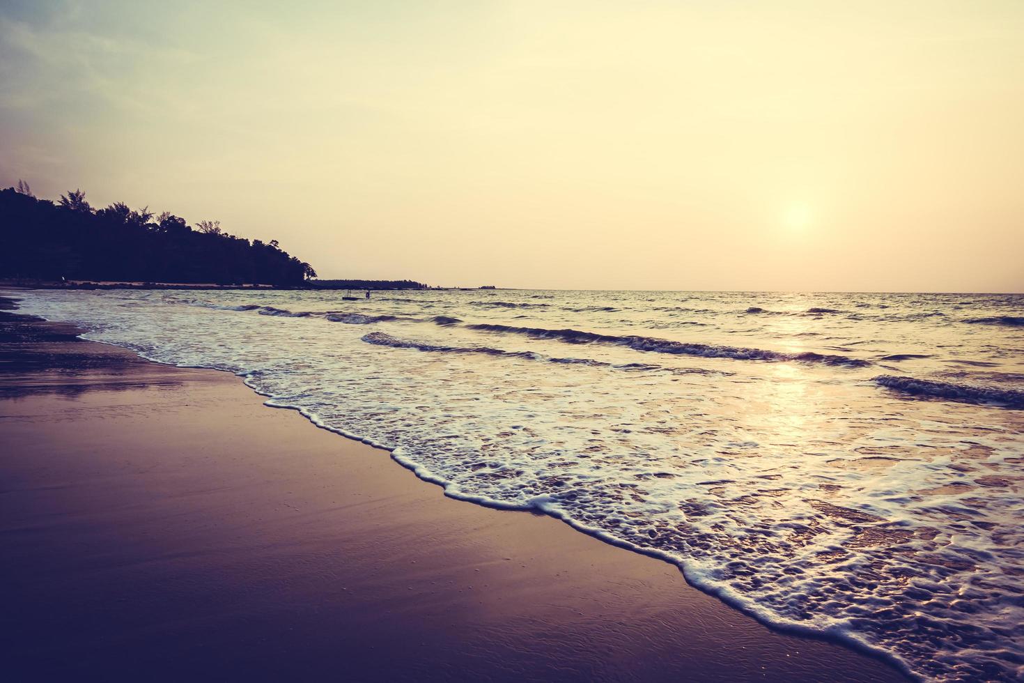 coucher de soleil sur la plage photo