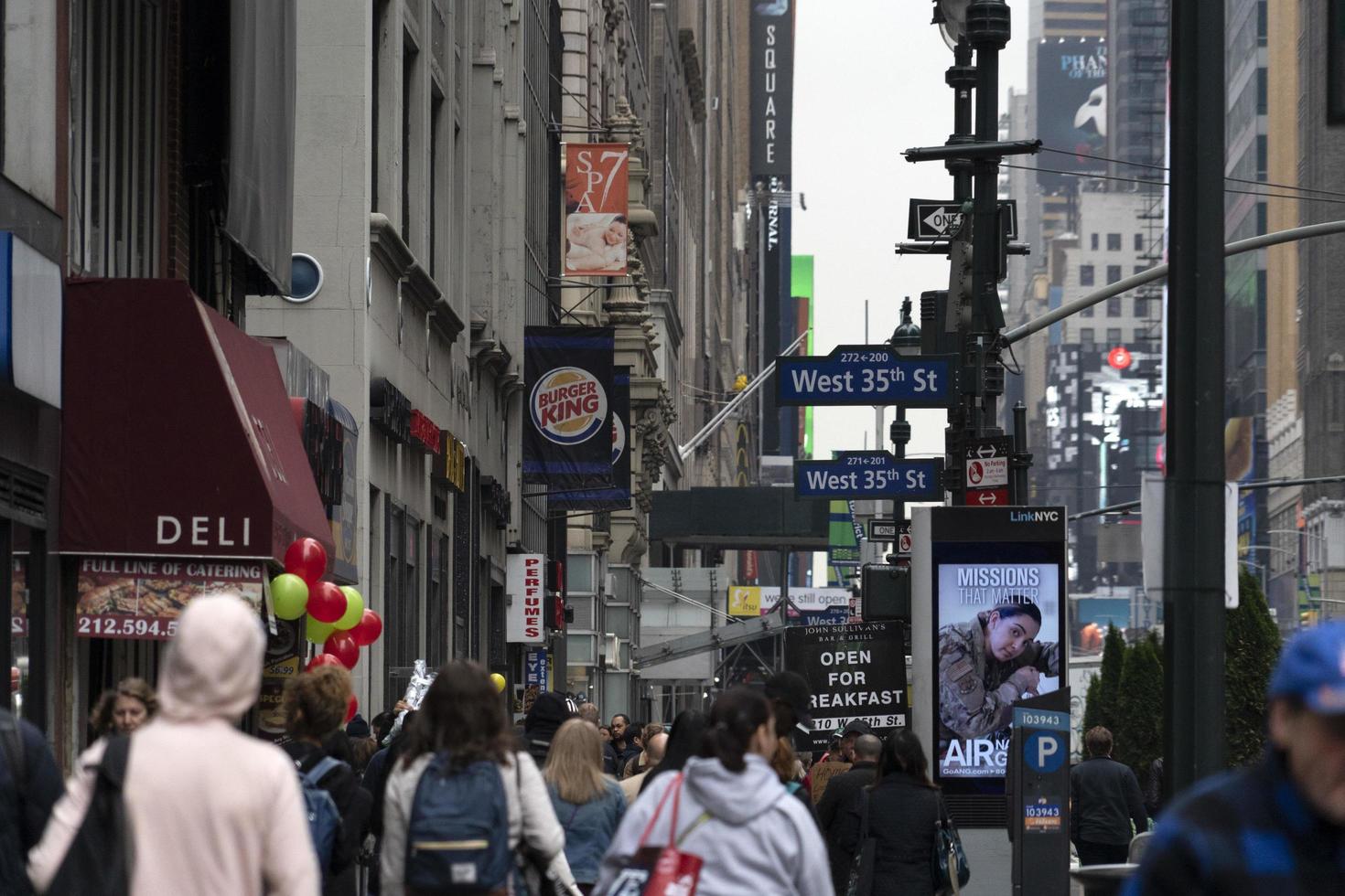 new york - usa 4 mai 2019 - times square plein de monde photo