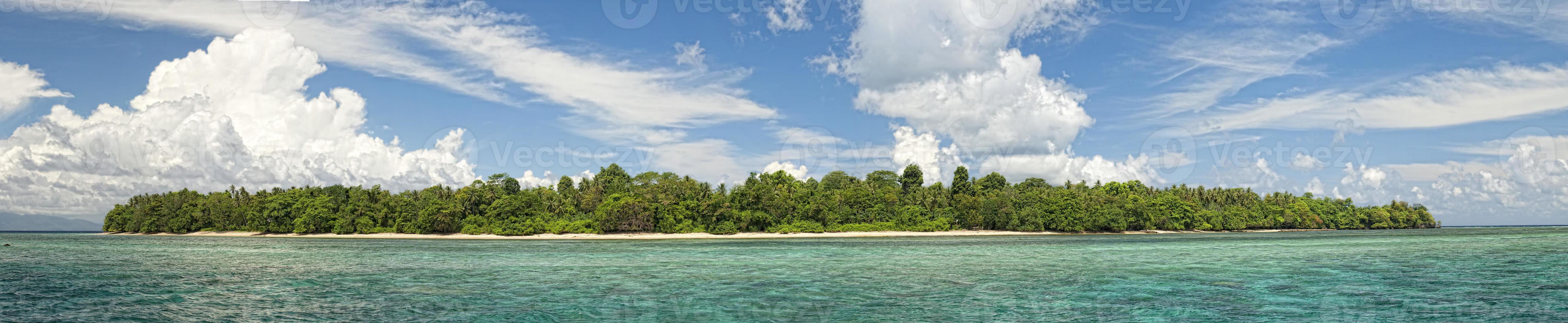 île paradisiaque tropicale turquoise de siladen photo