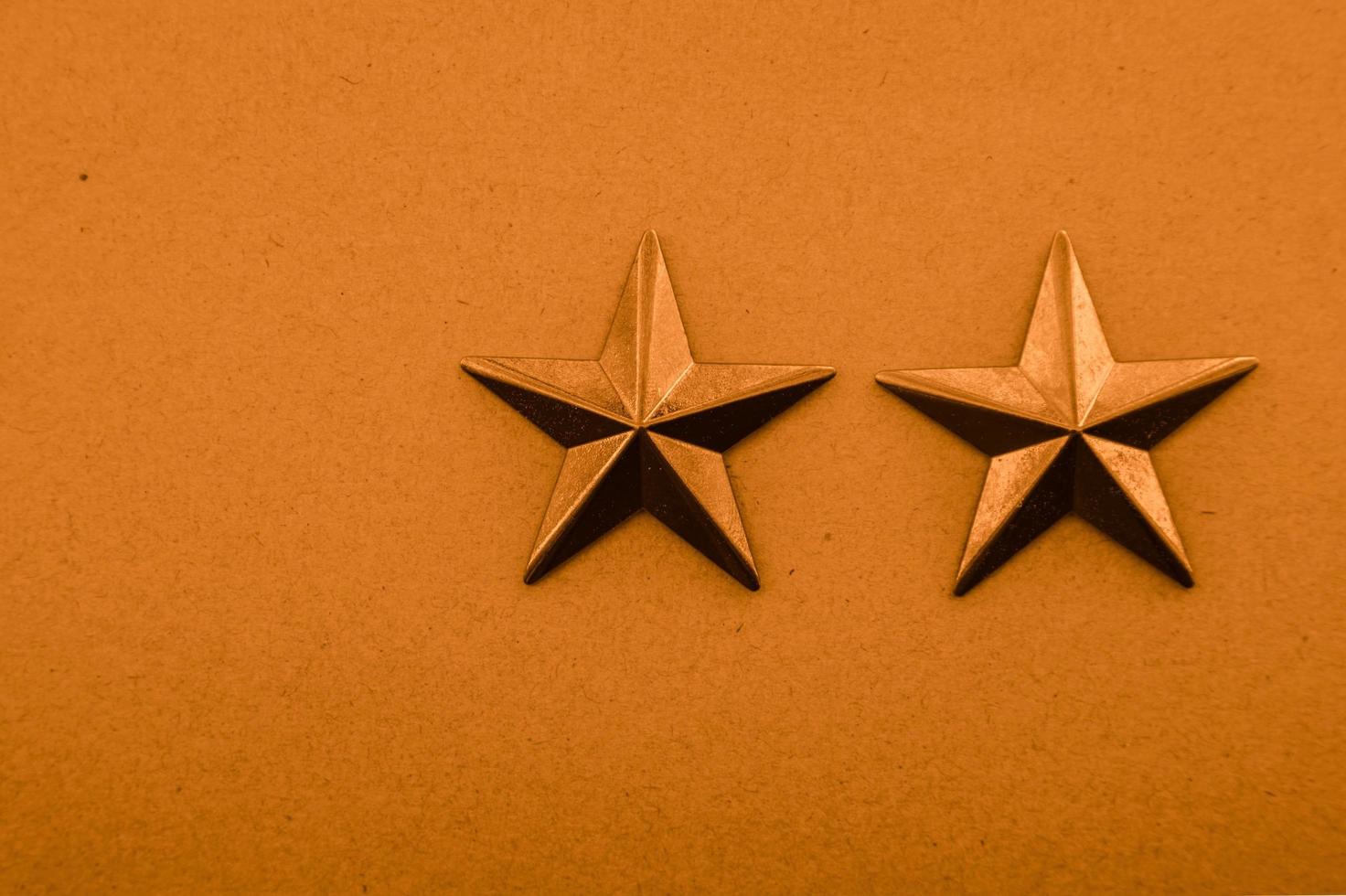 deux étoiles orange sur fond orange photo