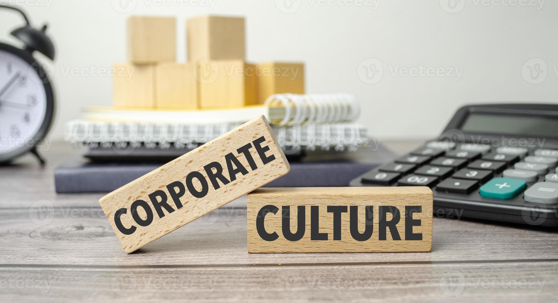 entreprise culture sur le travail table et alarme l'horloge photo