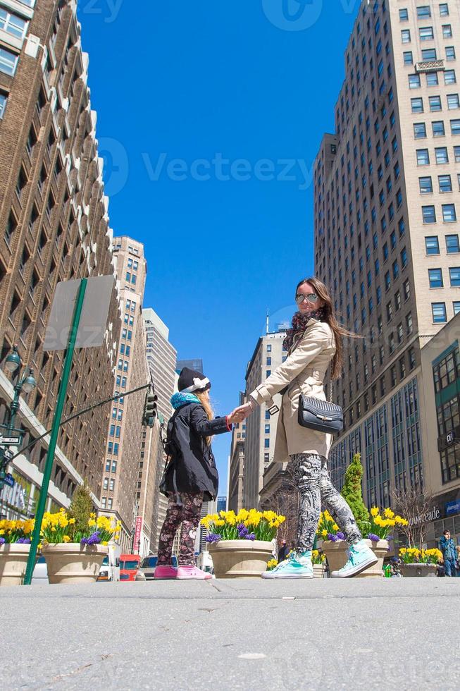 mère et fille dans le ville photo