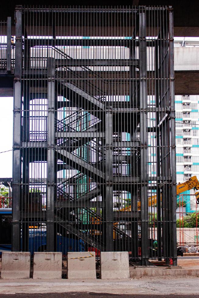 escalier pour industriel bâtiment Terminal pour Publique transport photo