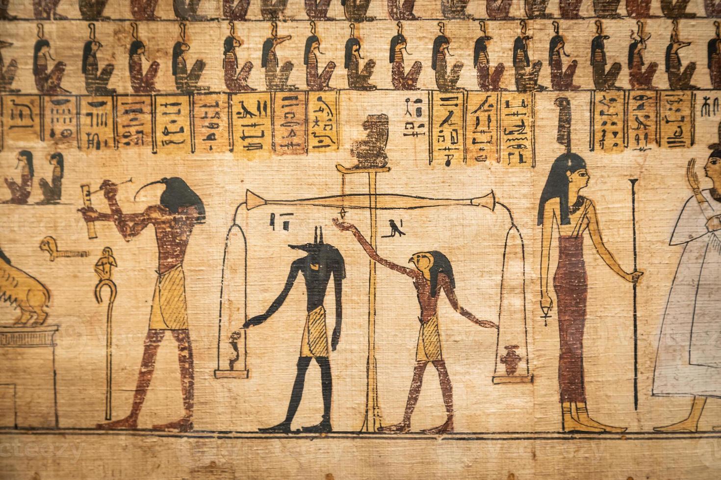 Turin, Italie - égyptien musée. détail de le livre de le mort avec funéraire formules et sorts, papyrus, 330 avant JC photo