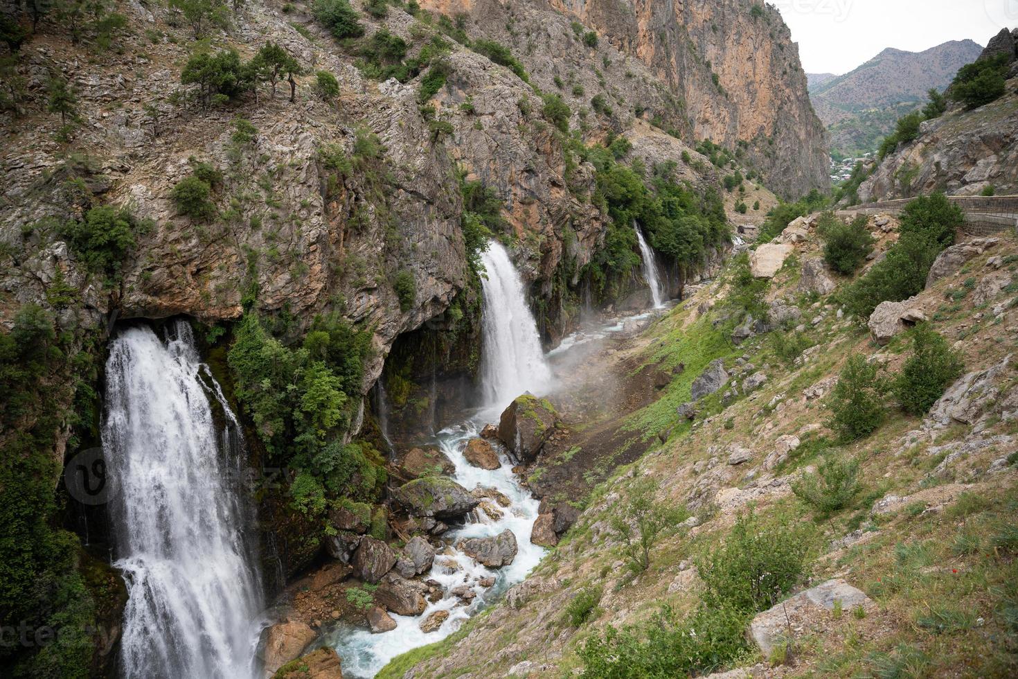 magnifique grand cascade dans dinde kapuzbasi photo