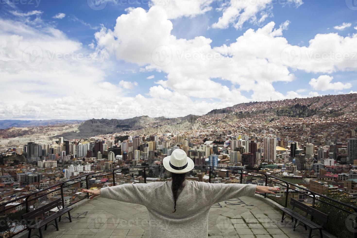 Jeune femme à la paz, bolivie photo