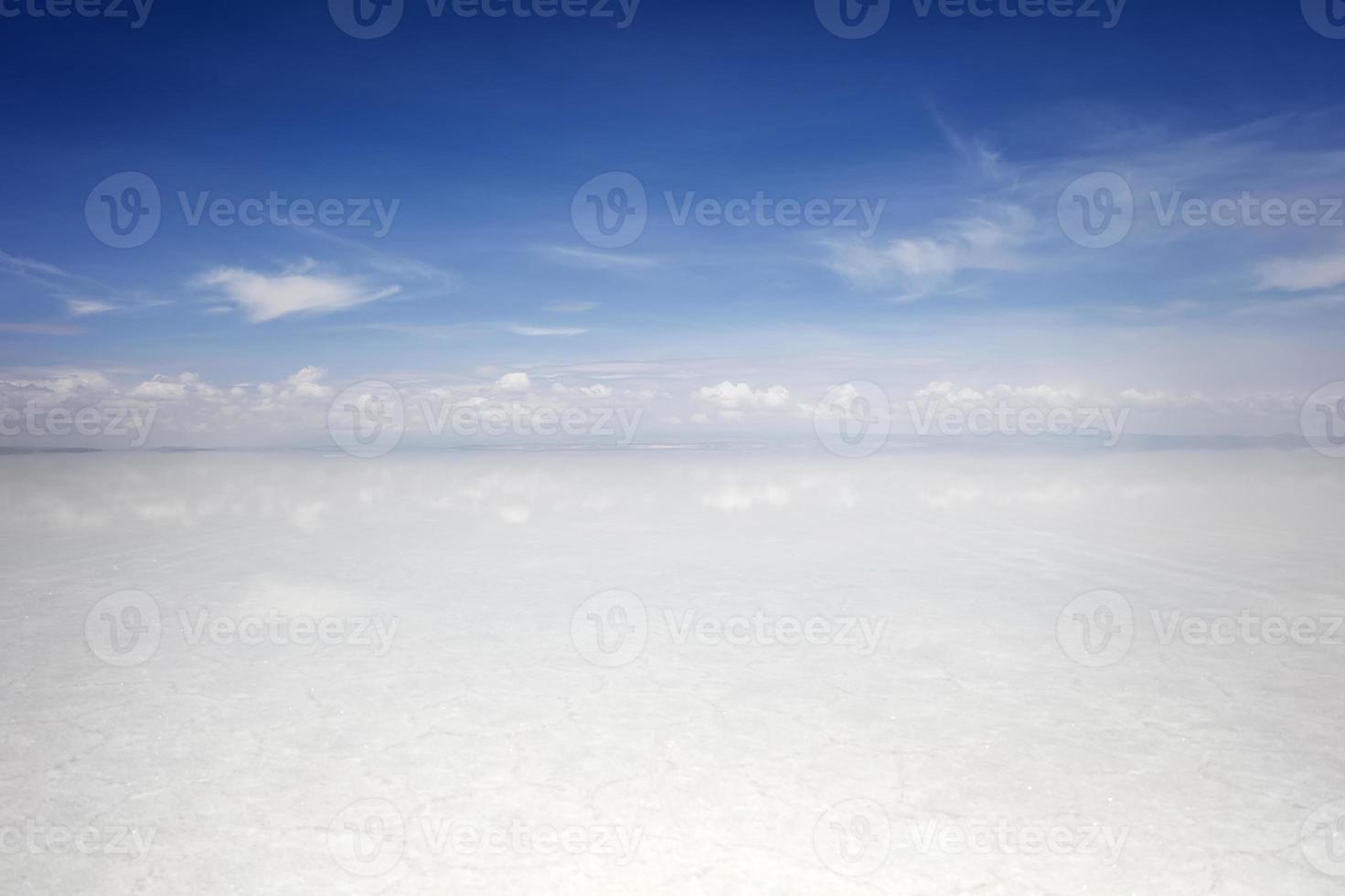 Salar de uyuni sel plat en bolivie photo