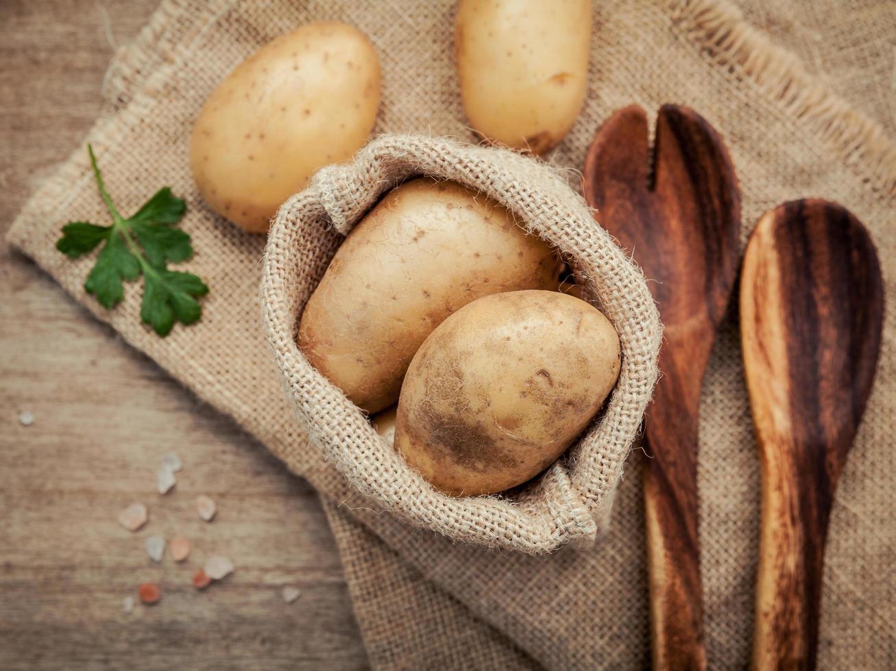 sac de pommes de terre photo