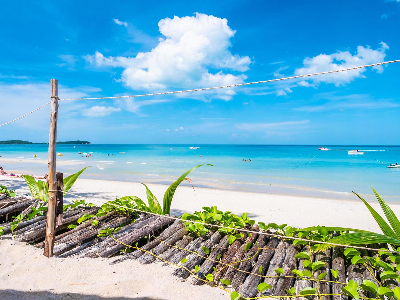 belle plage tropicale photo