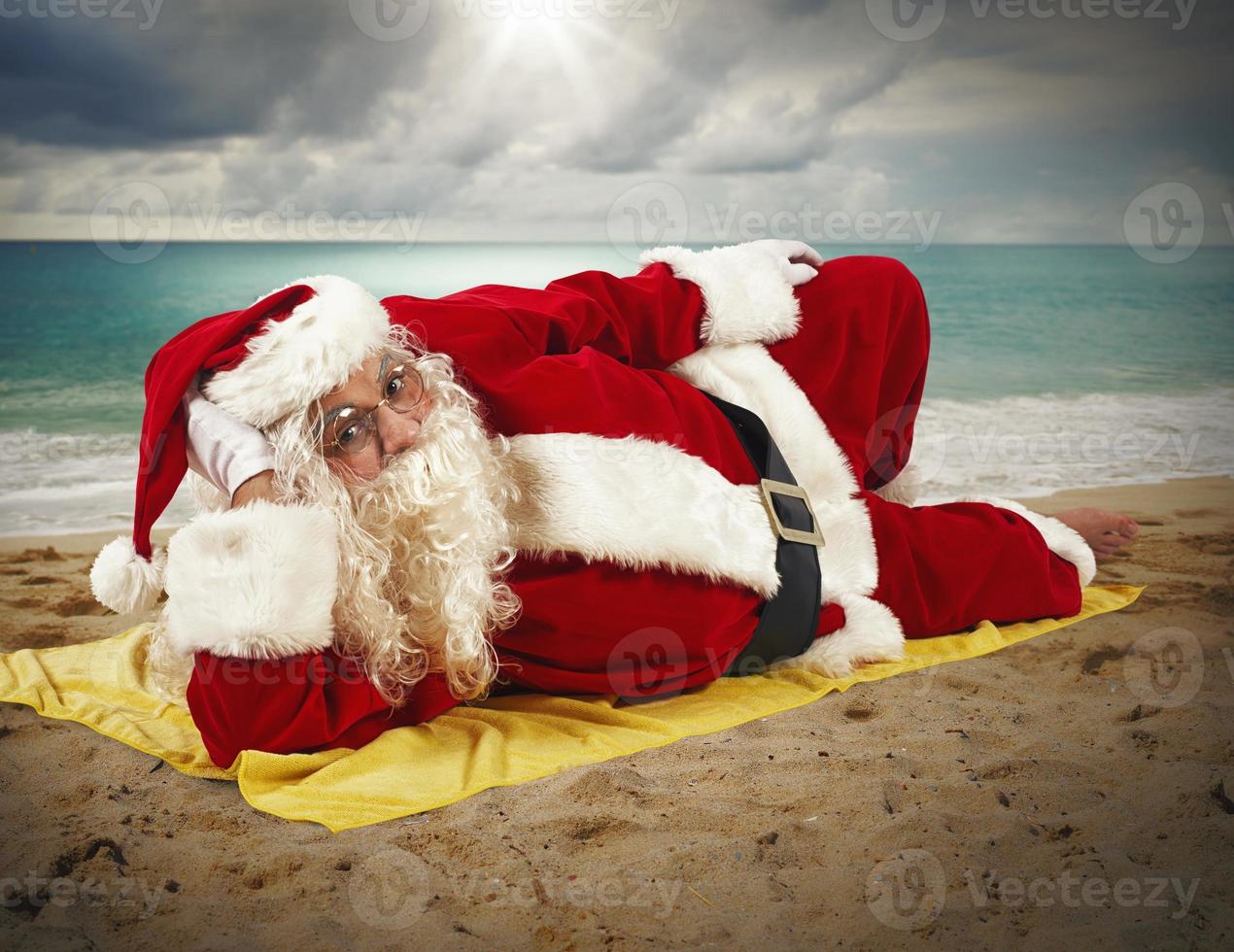 plage vacances de Père Noël claus photo