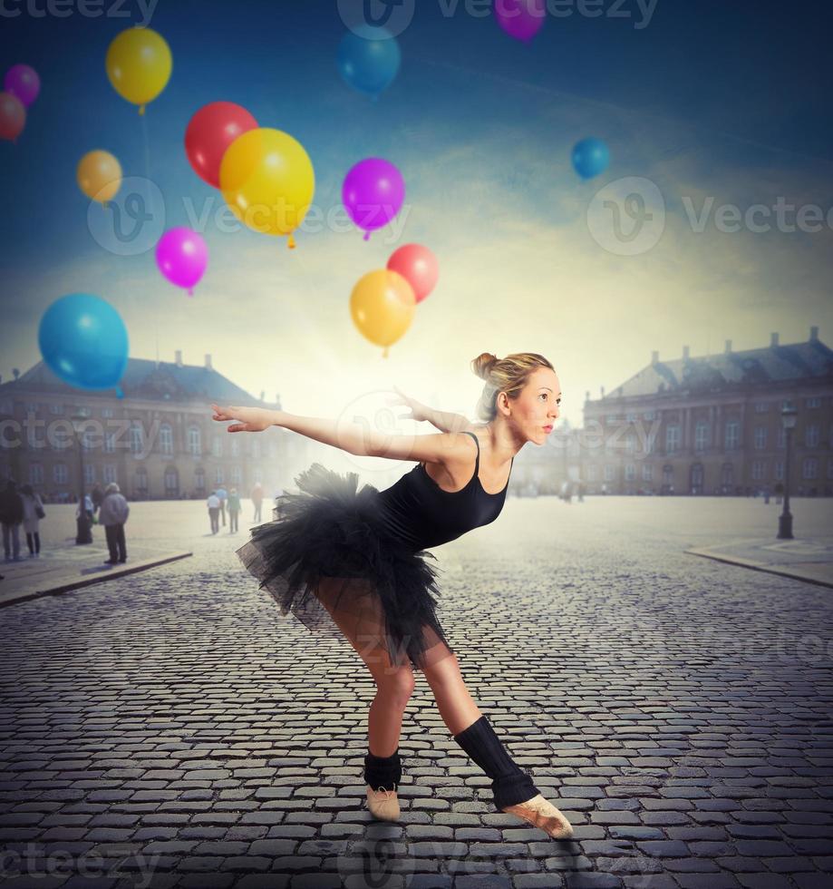 Danseur avec coloré des ballons photo