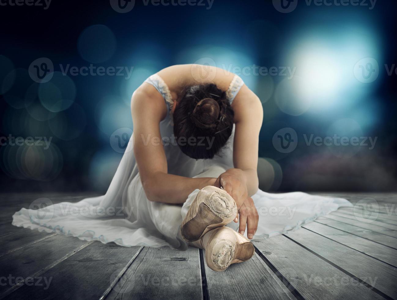 classique Danseur élongation sur une étape de théâtre photo