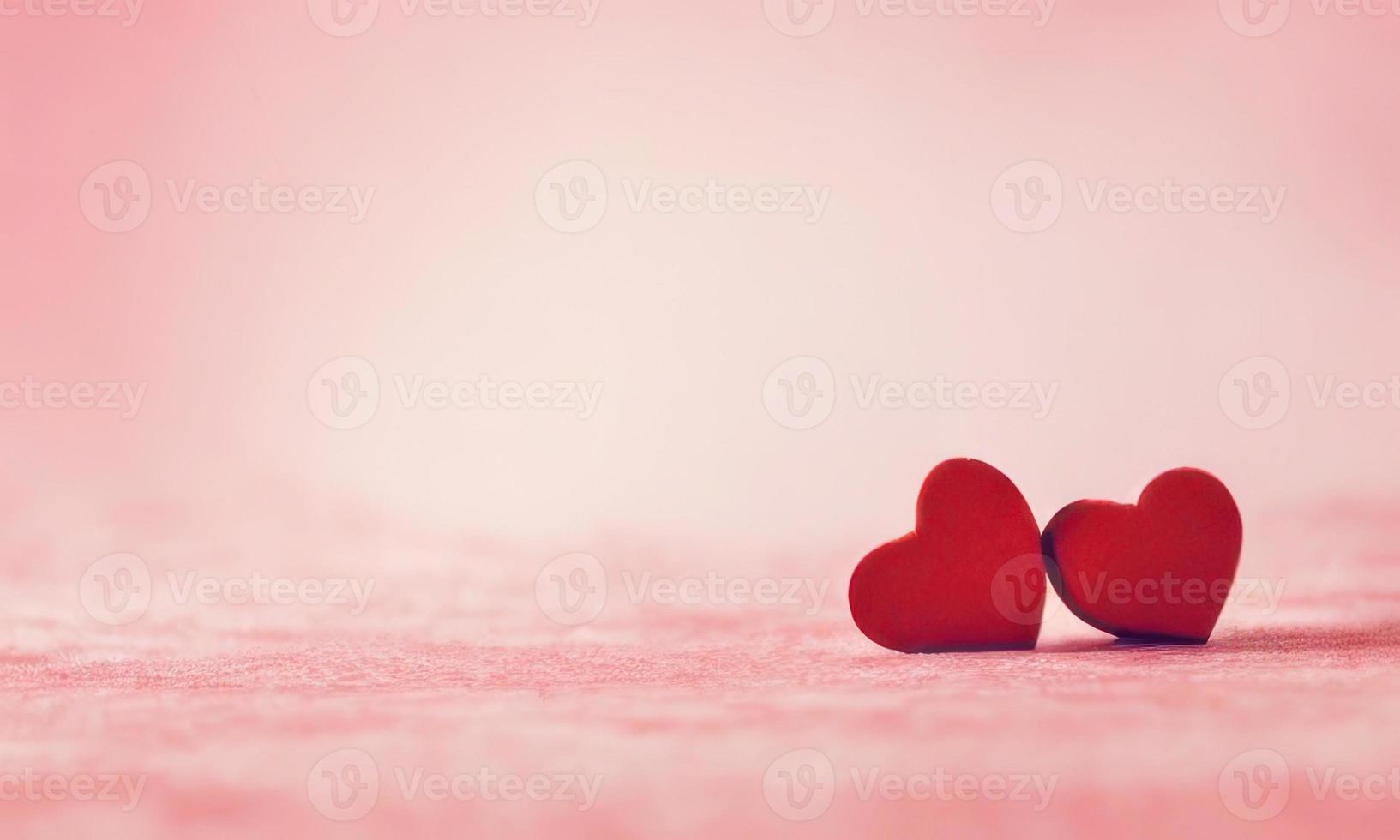 formes de coeur rouge pour le fond de la saint valentin photo