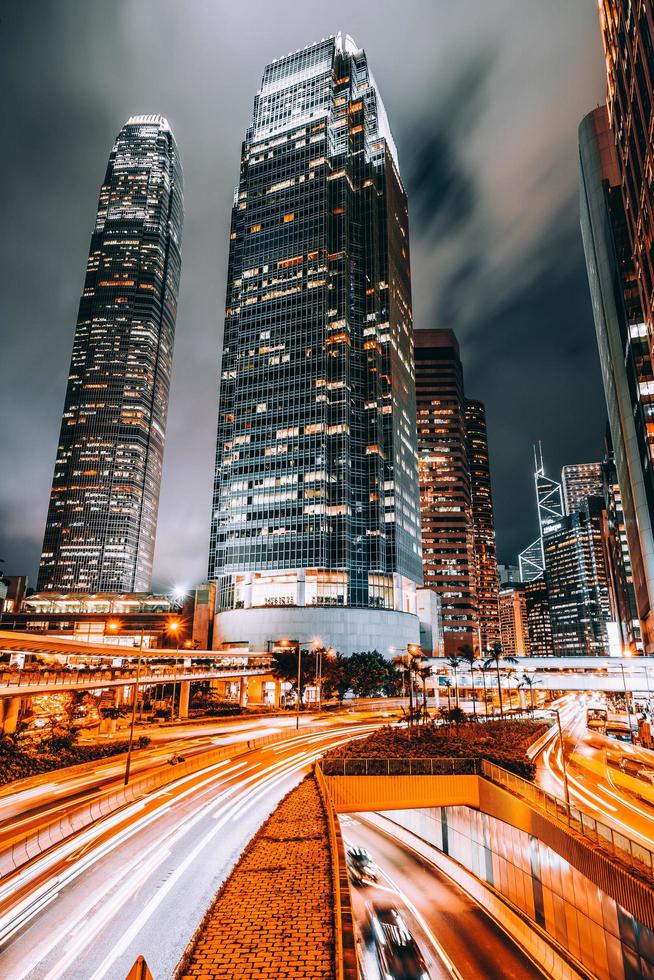 Bâtiments de la ville de hong kong, Chine, la nuit photo