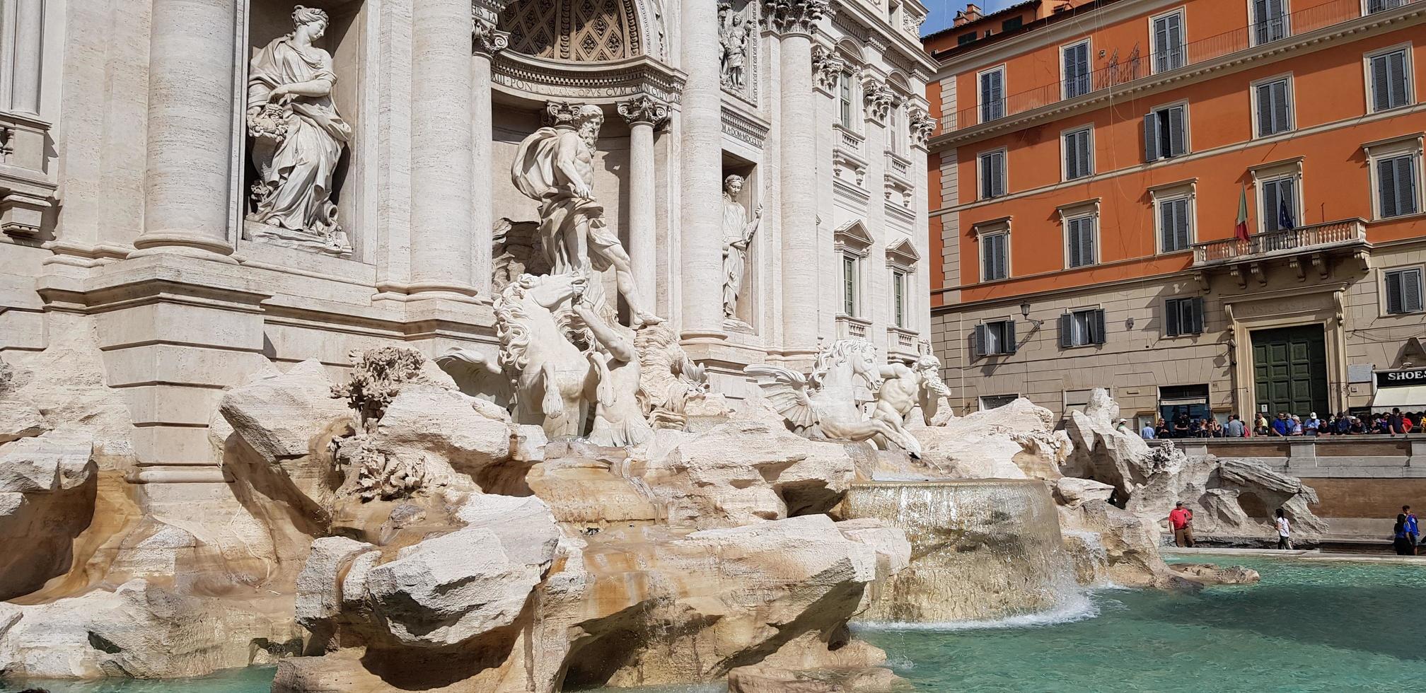La fontaine de Trevi à Rome, Italie photo