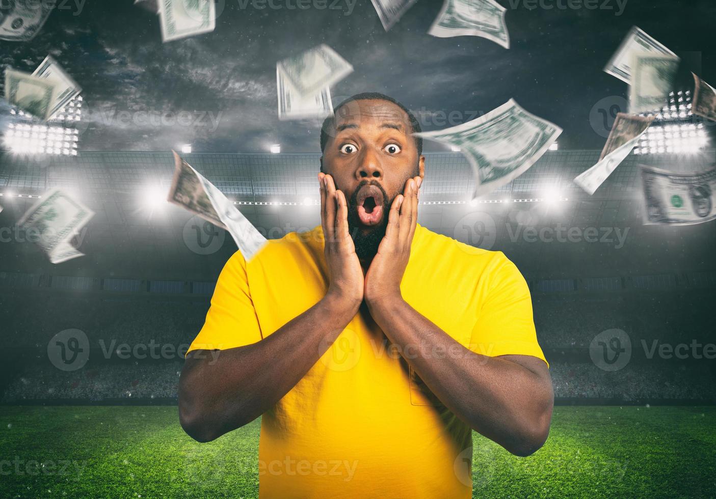 étonné homme pour gagnant une sport pari. pluie de argent à l'intérieur une football stade photo