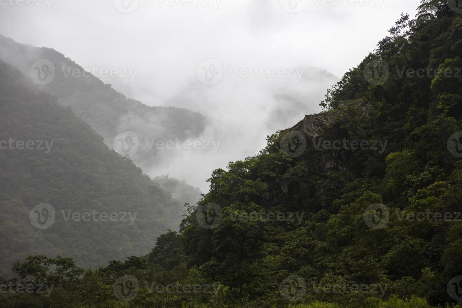 aguas calientes au pérou photo