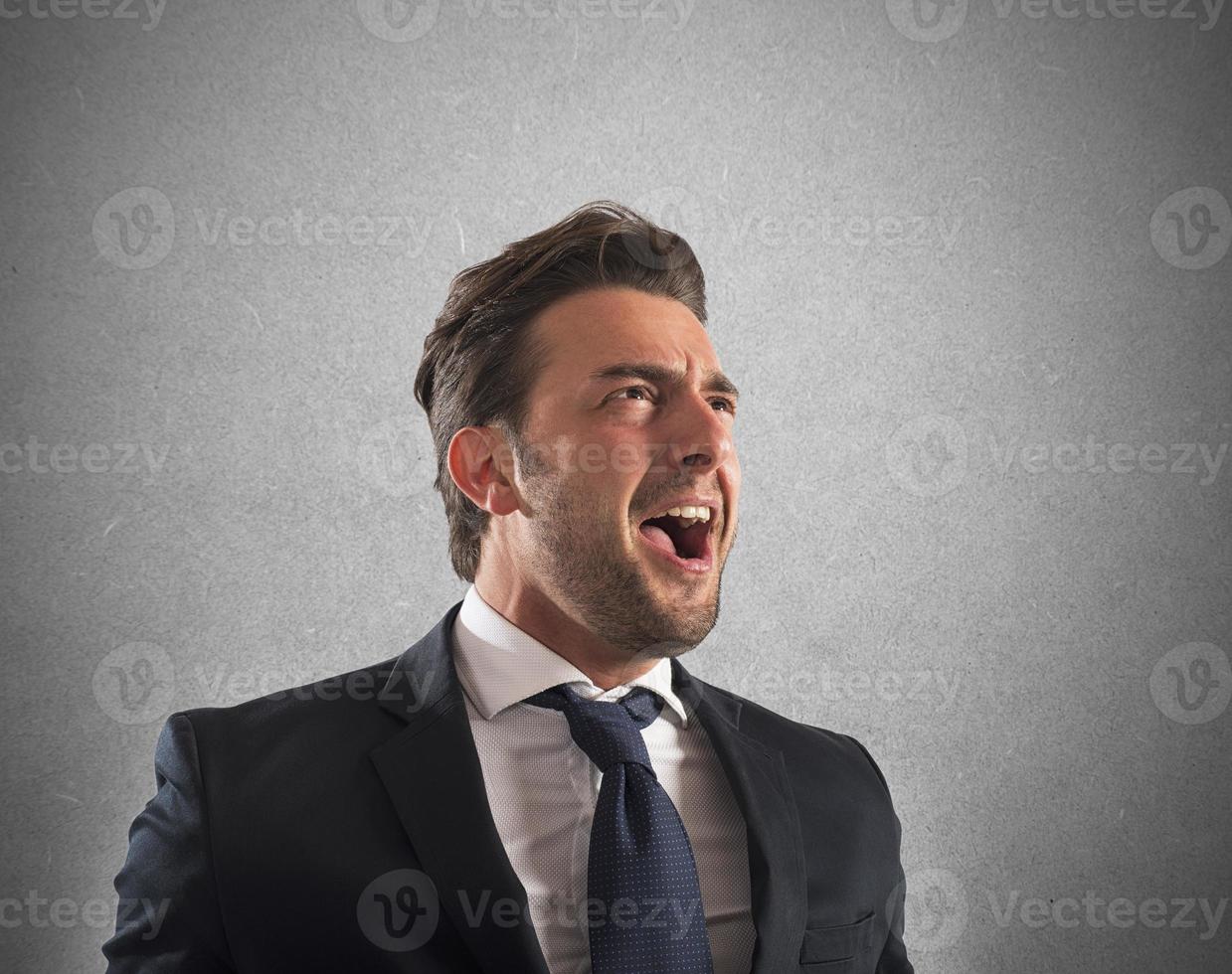 énervé homme d'affaire crier photo