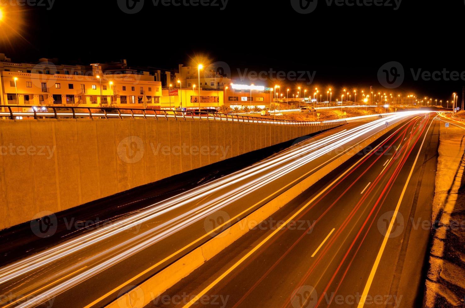 Autoroute à nuit photo