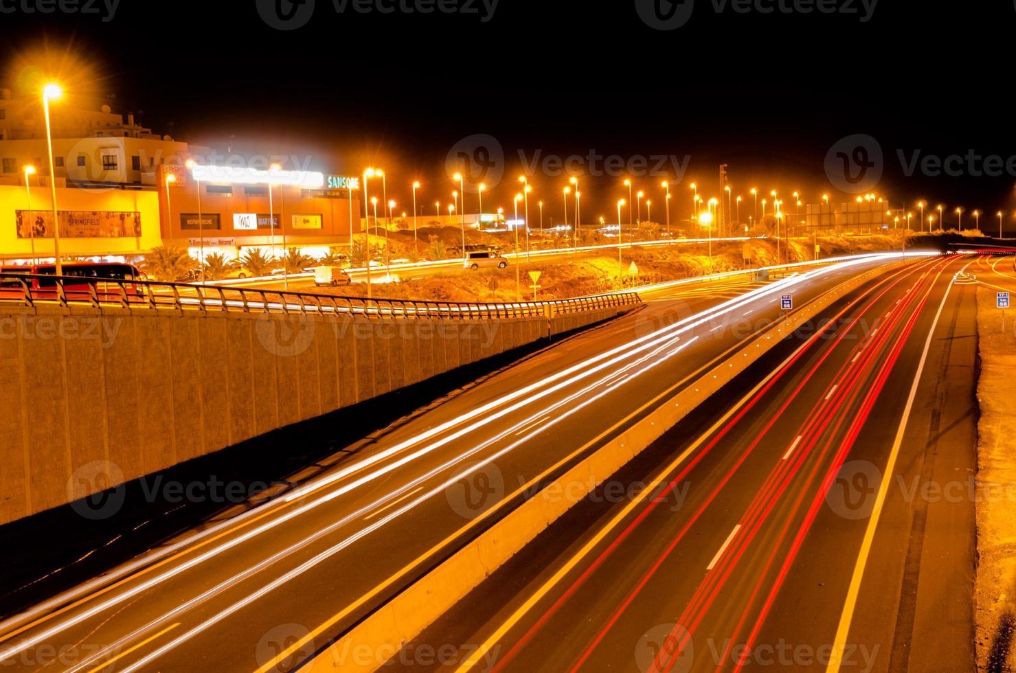 Autoroute à nuit photo