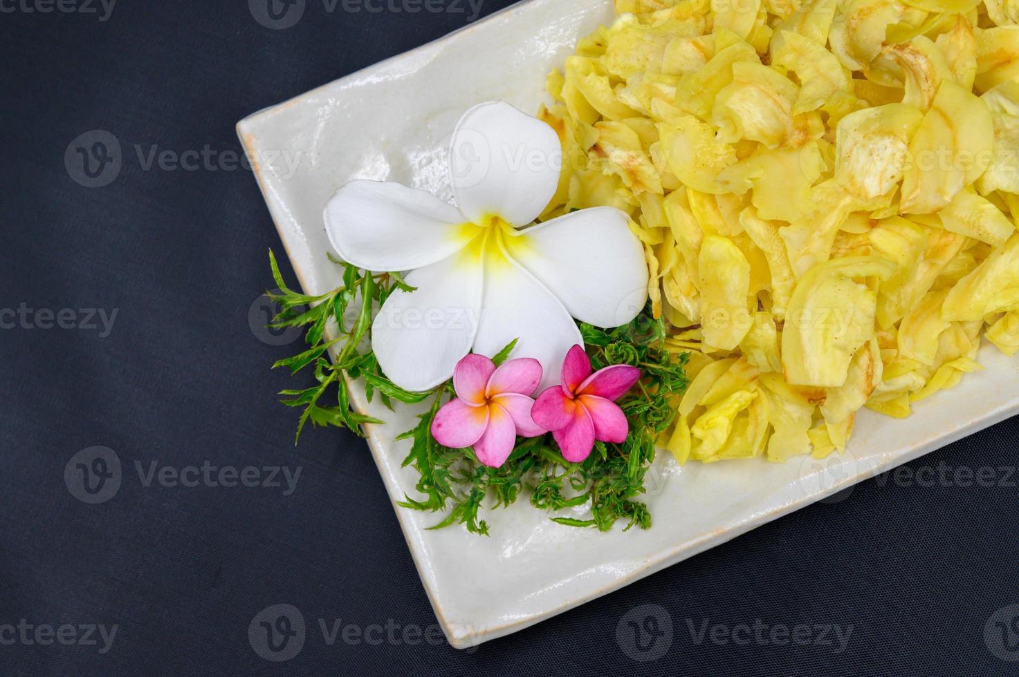 durian frit avec des fleurs photo