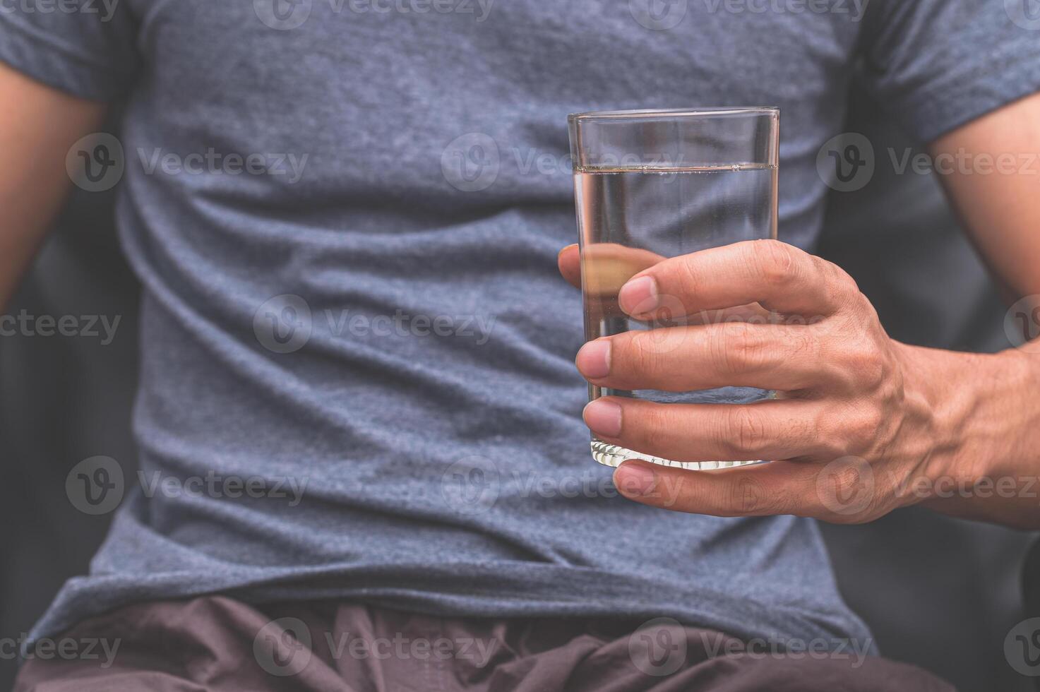 boire de l'eau propre pour la santé photo