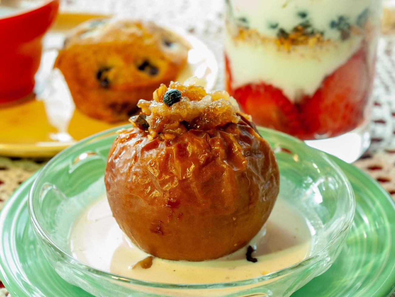 petit-déjeuner aux pommes cuites au four photo