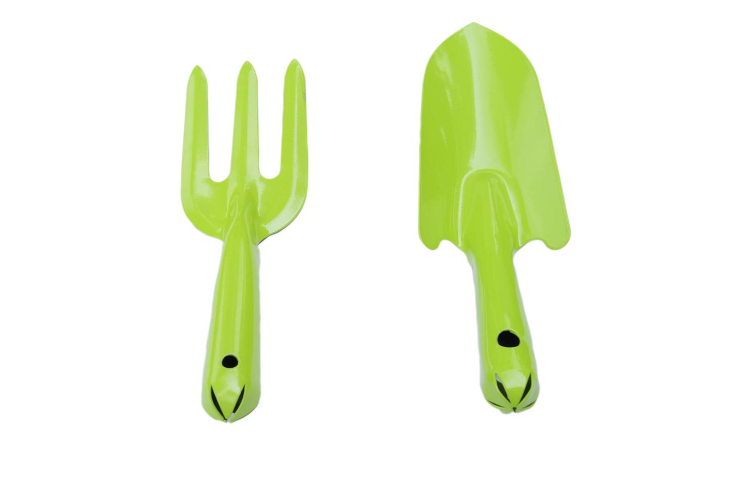 outils de jardinage vert sur fond blanc photo