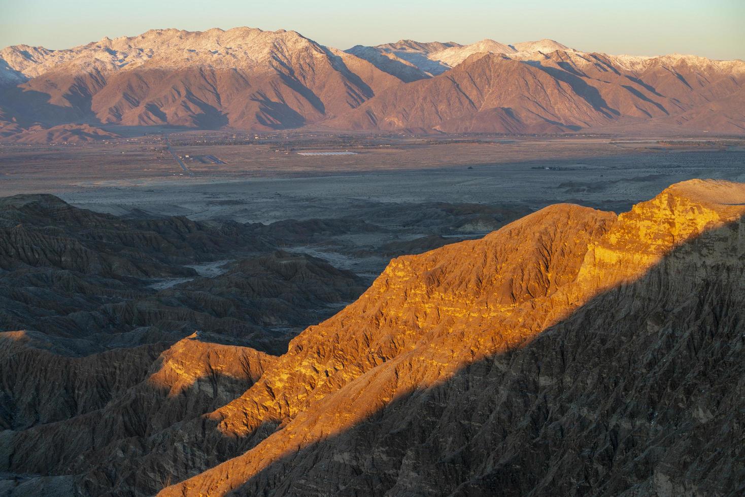 Lever du soleil au désert d'Anza-Borrego dans le sud de la Californie photo