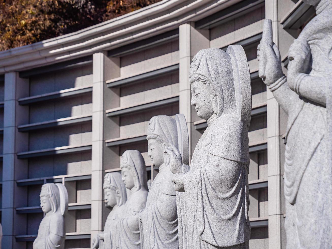 Statue bouddhiste dans le temple de Bongeunsa à Séoul, Corée du Sud photo