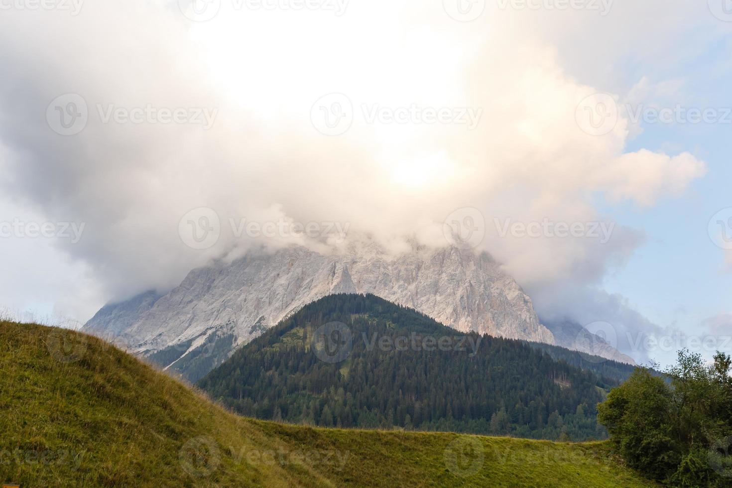 vue de le Alpes Montagne L'Autriche. photo