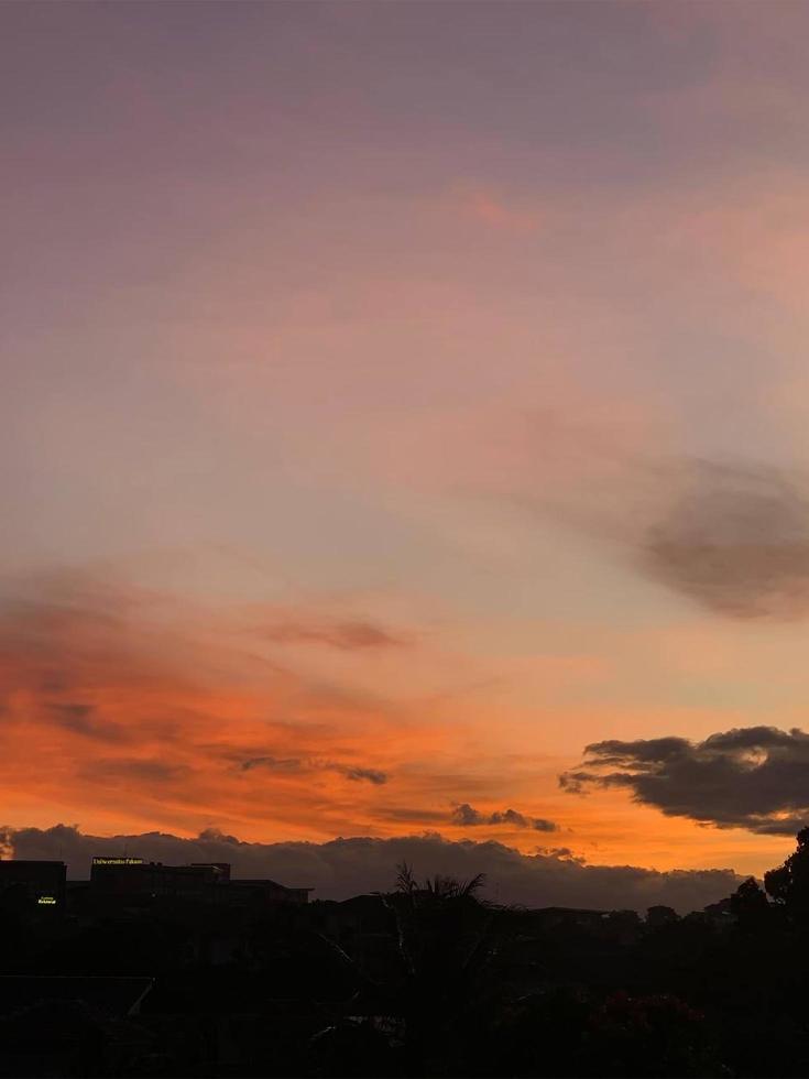 le coucher du soleil vue dans le ciel photo