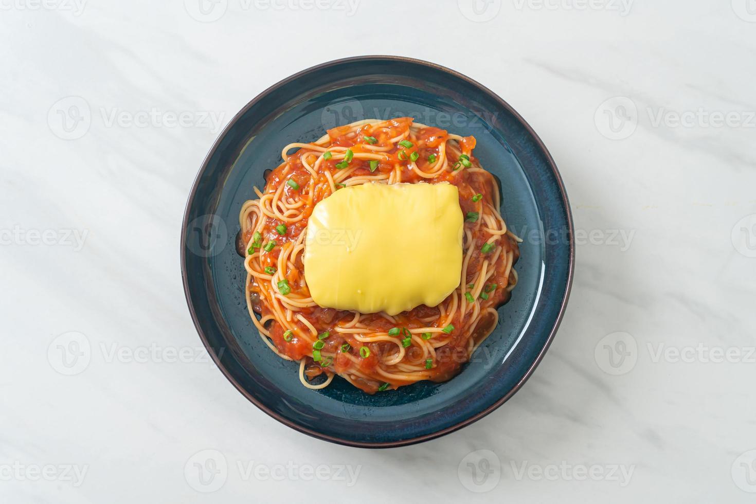 sauce tomate spaghetti au hambourg et fromage photo