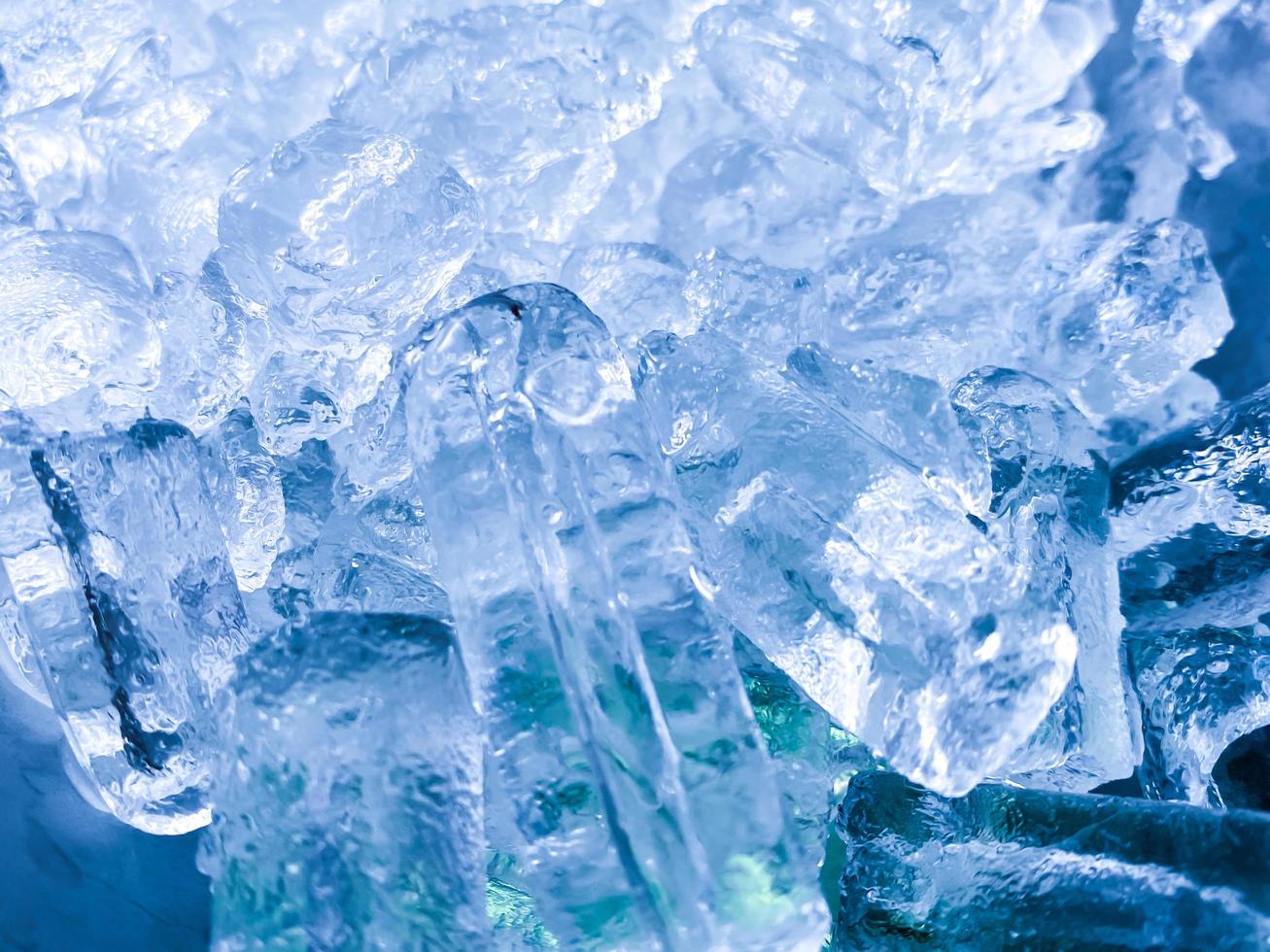 fond de glaçons, texture de glaçons ou fond ça me fait me sentir frais et bien, en été, la glace et les boissons froides nous feront nous sentir détendus, faits pour les affaires de boissons ou de rafraîchissements. photo