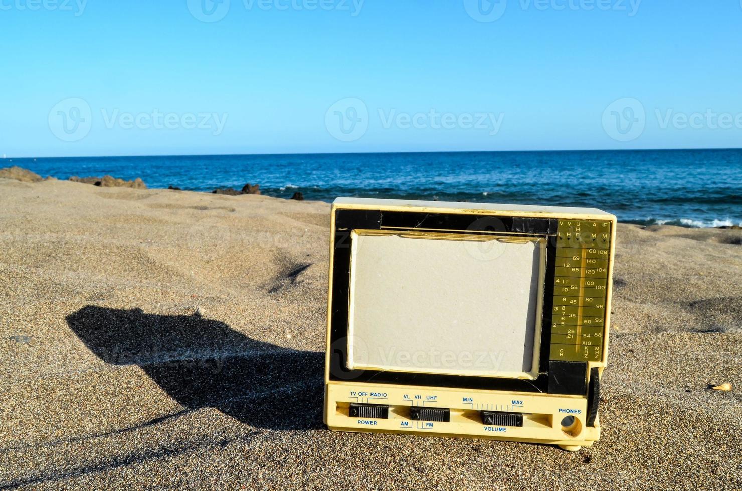 la télé dans le le sable photo