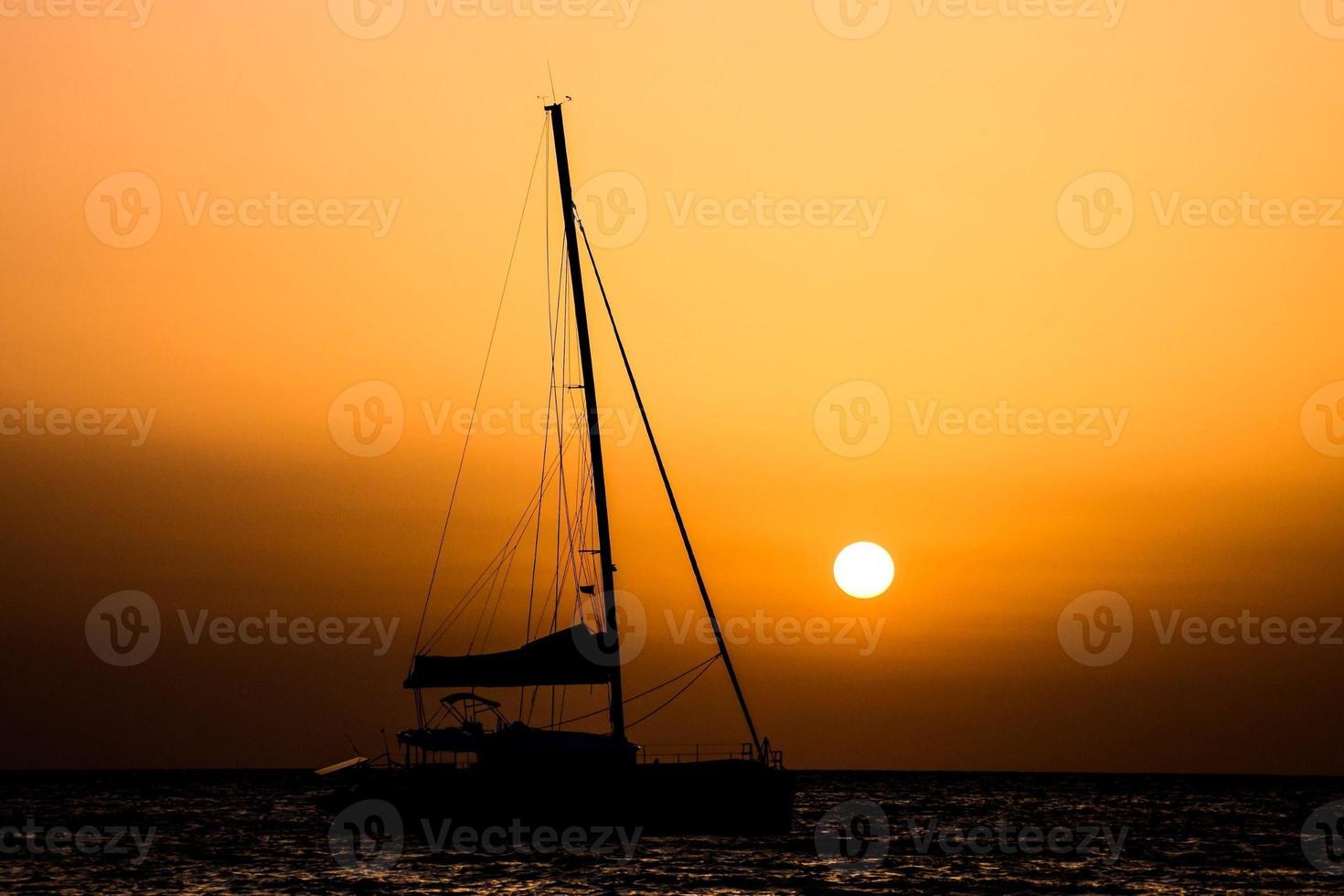 coucher de soleil sur la mer photo