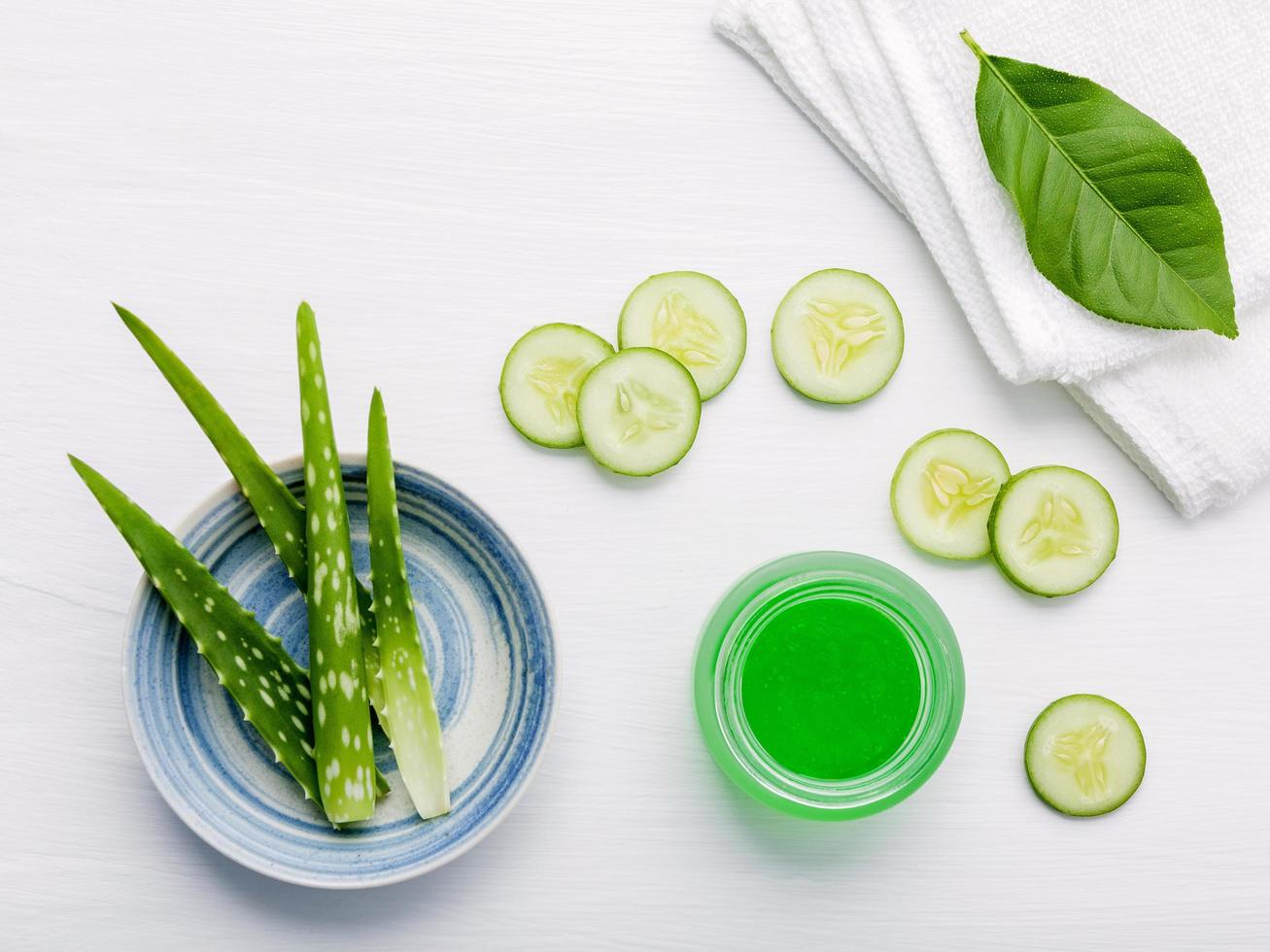 concombre frais et aloe vera photo