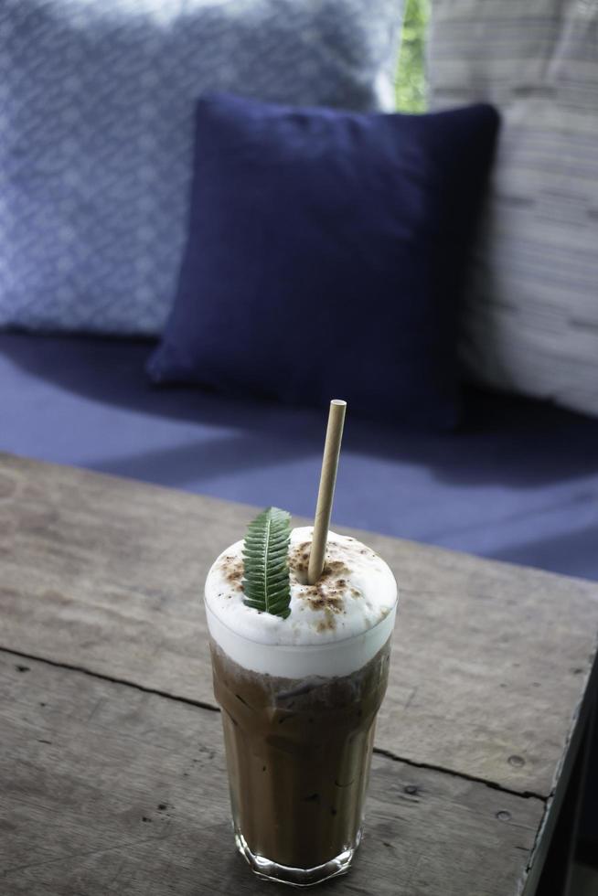 Boisson au café congelé sur une table photo