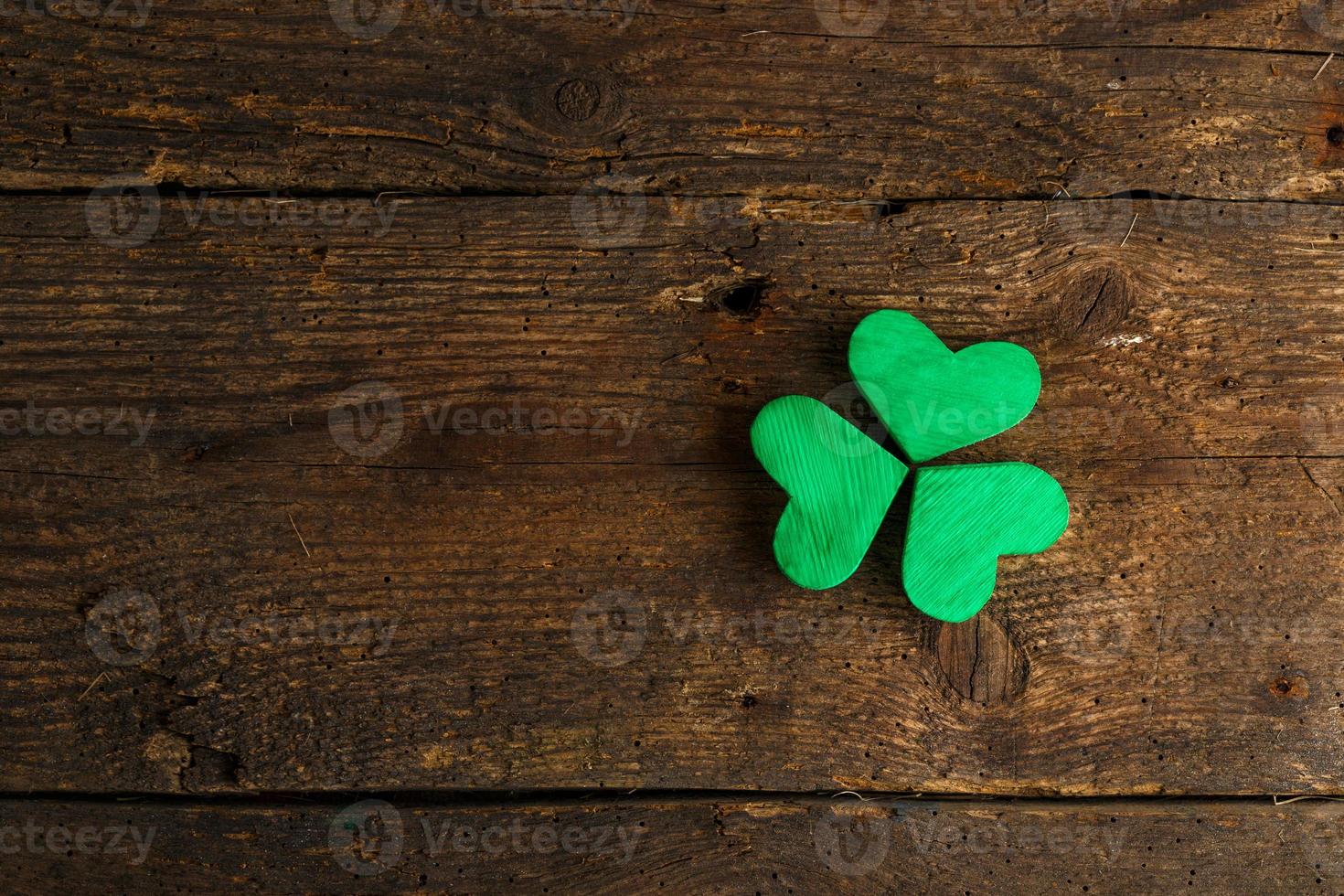 vert trèfle trèfles sur en bois Contexte photo