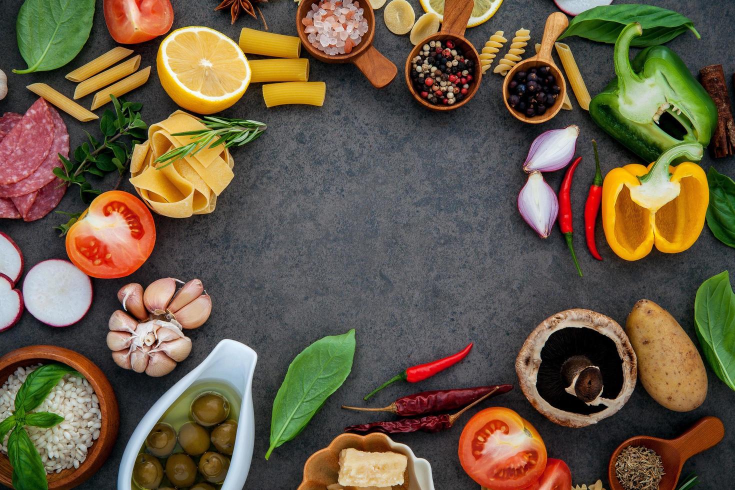 cadre d'ingrédients alimentaires italiens photo