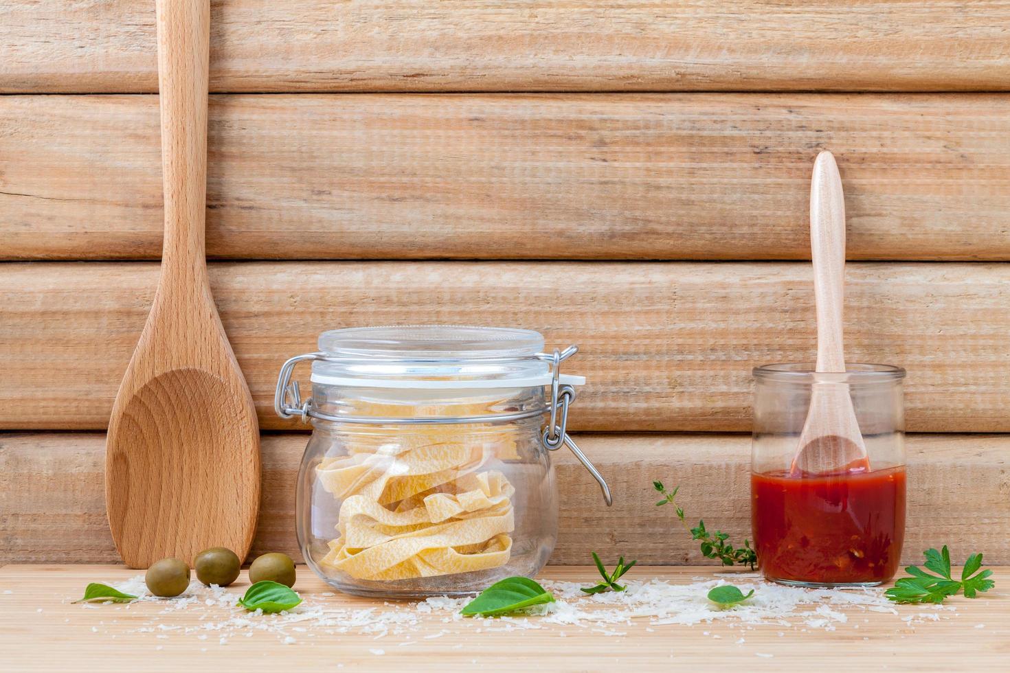 concept de cuisine italienne sur fond de bois photo