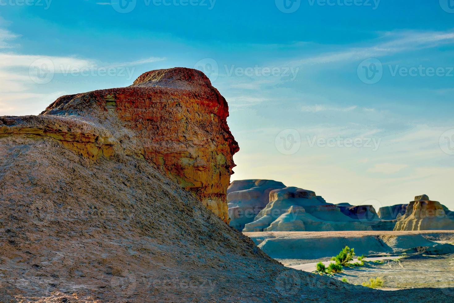 fantôme ville dans xinjiang, Chine est une typique yardang relief. photo