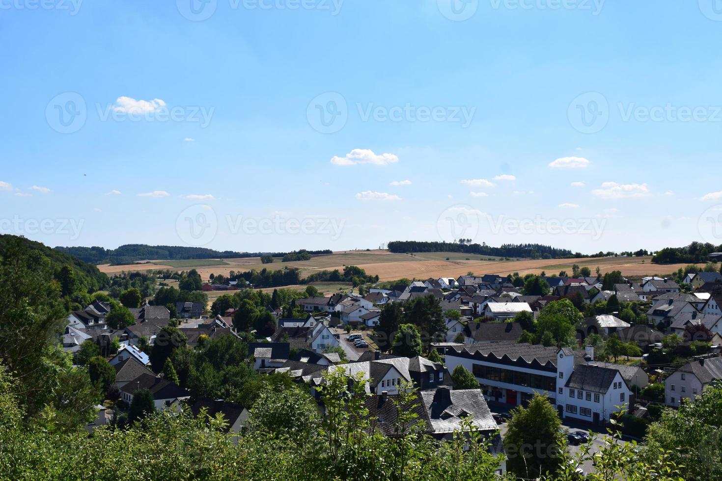 petit ville ulmen dans été photo