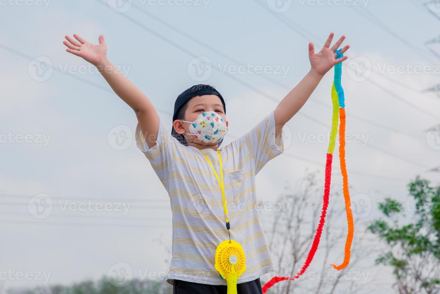 chonburi, Thaïlande, 9, avril, 2018 chinois descendance nettoyage tombeau et offre prières à les ancêtres pendant dans qingming Festival , ramonage de tombes journée photo