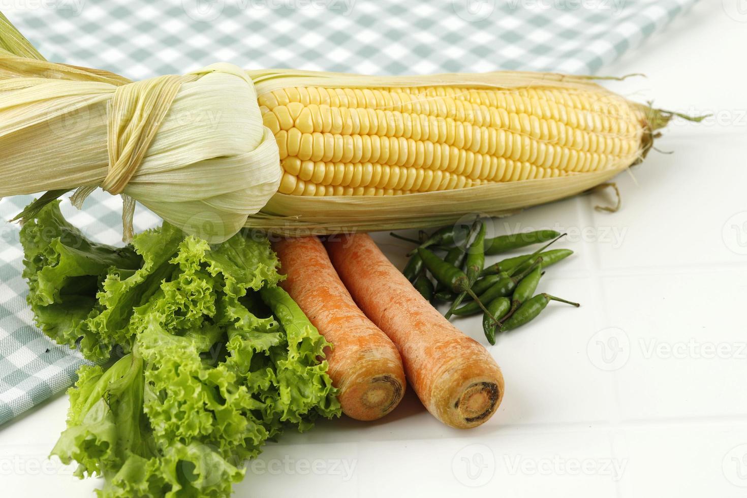 carotte, maïs, laitue, et vert Chili. photo