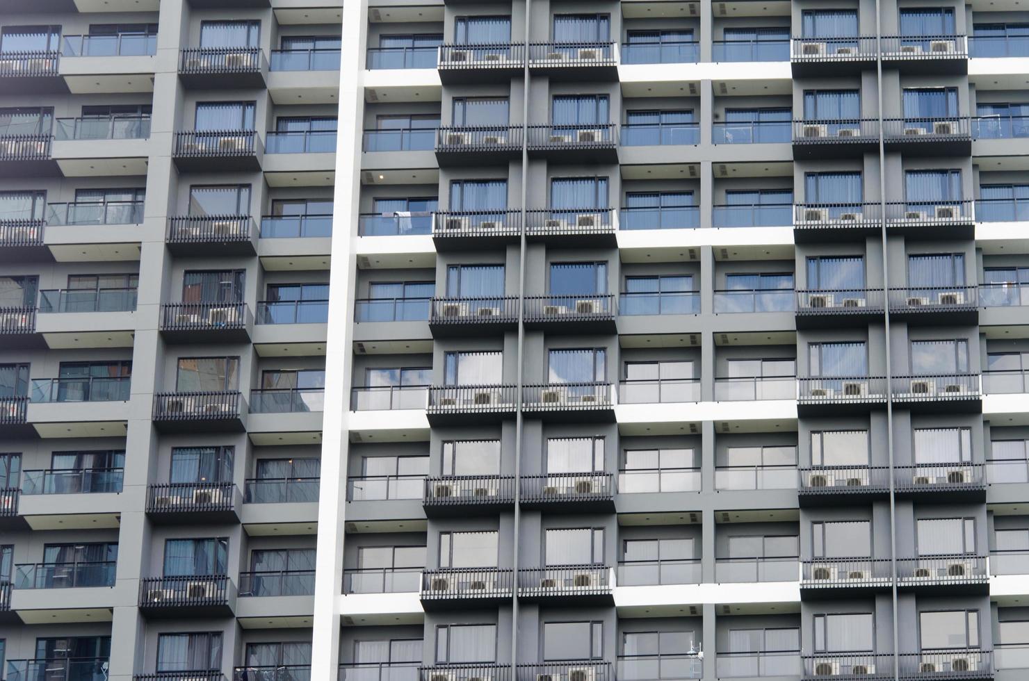 immeuble d'appartements de gratte-ciel photo